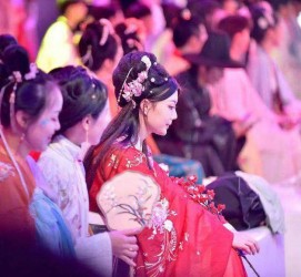 喀什汉服模特兼职(想做汉服模特去哪里找)
