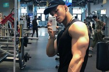 喀什肌肉男模(肌肉男模拟器)