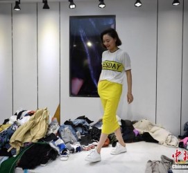 喀什兼职模特试衣服(兼职做试衣模特好吗)