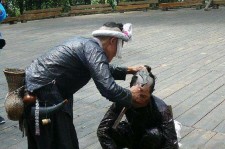 喀什欲带老伴游遍中国(带着老伴去旅游)
