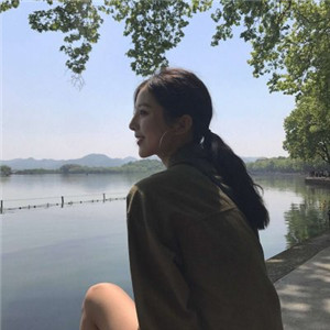 喀什私人伴游网带你看到天际，白色盐湖无际，蓝色天空无边
