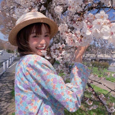 喀什伴游女生扶婷的资料