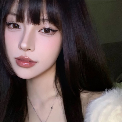喀什伴游女生钟晚意的资料