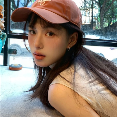 喀什伴游女生杨梦研的资料