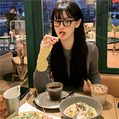 喀什伴游女生娄婷的资料