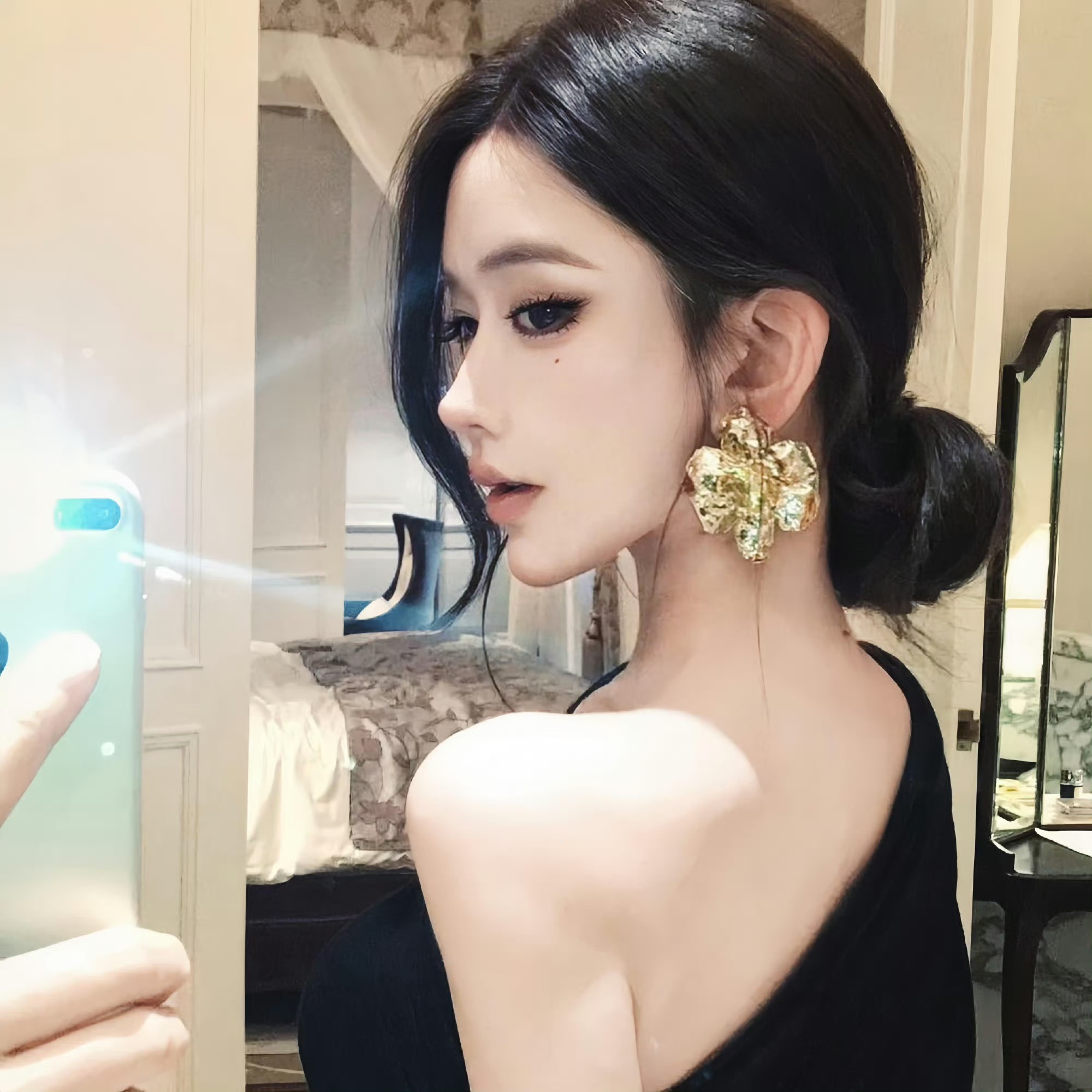 喀什伴游女生靖骊萍的资料