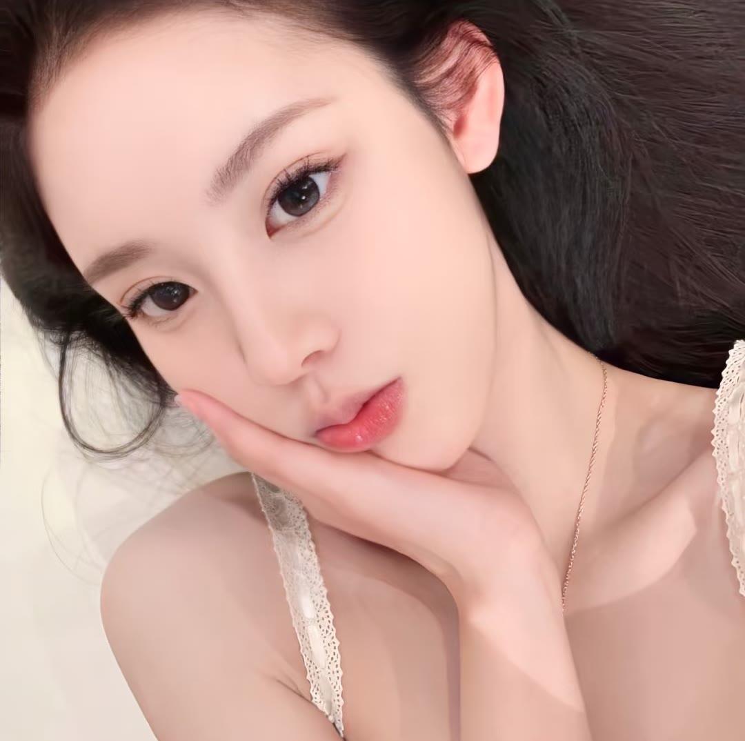 喀什伴游女生佛白易的资料