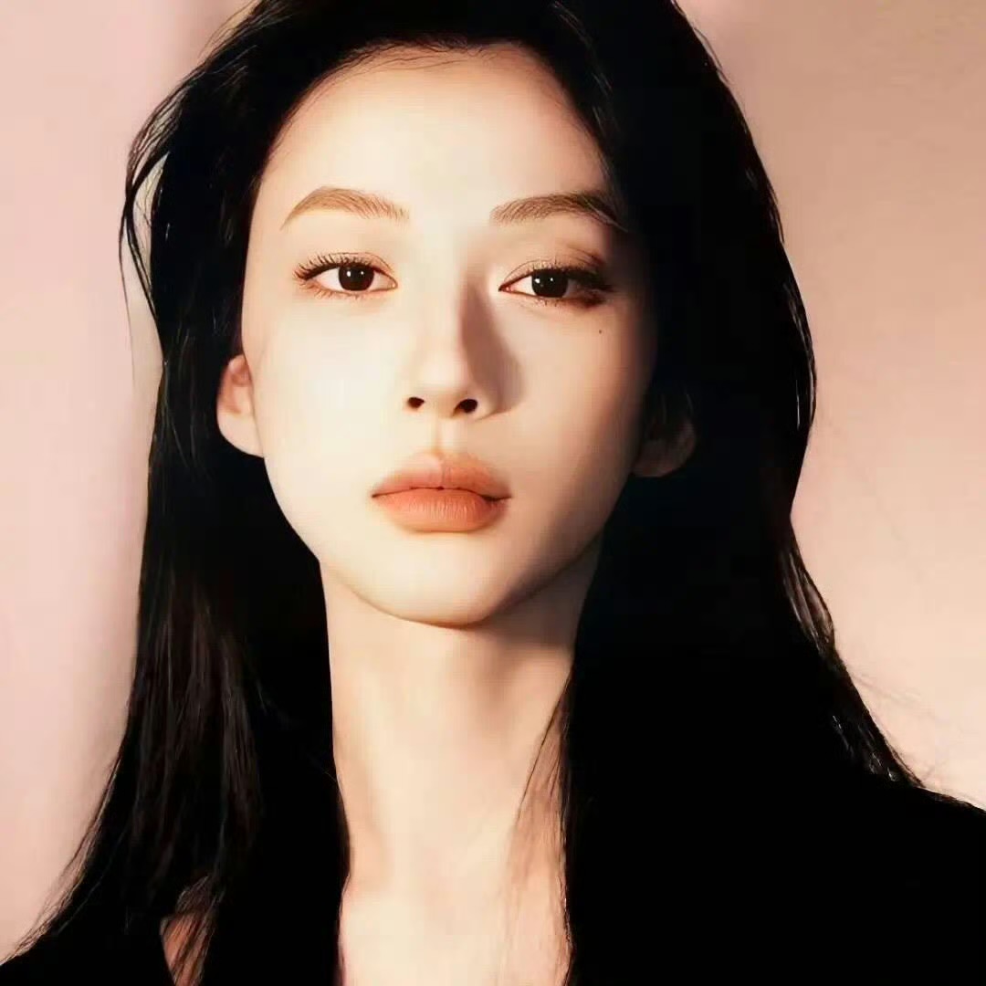 喀什伴游女生佘锦的资料