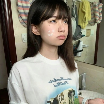 喀什伴游女生邝易云