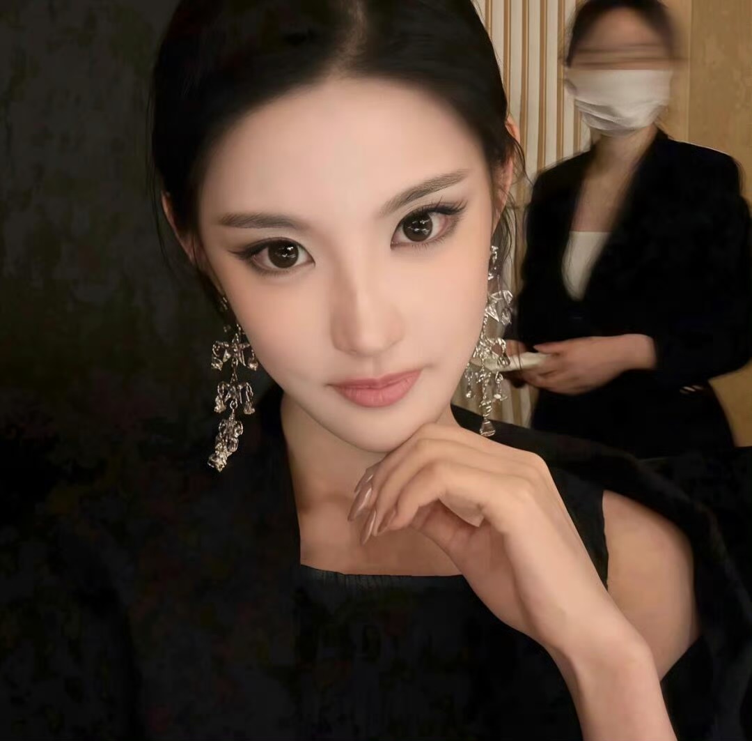 喀什伴游女生 | Isabella Chen的资料